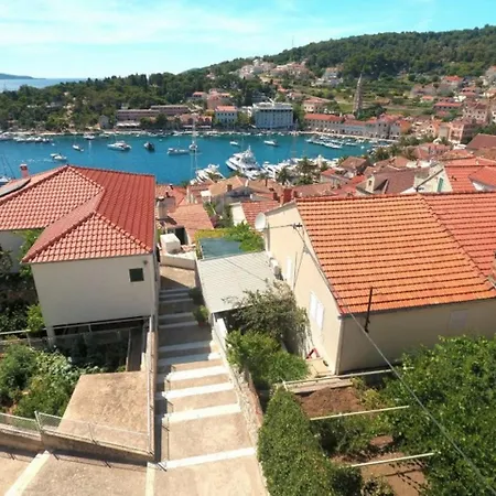 Nika * Hvar Town
